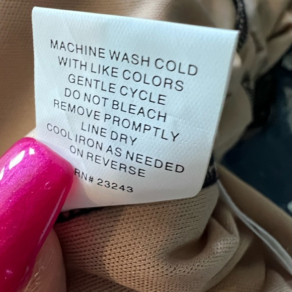 Puurr into date night in dawning this long sleeve deep v neck lace catsuit - Picture 10 of 10